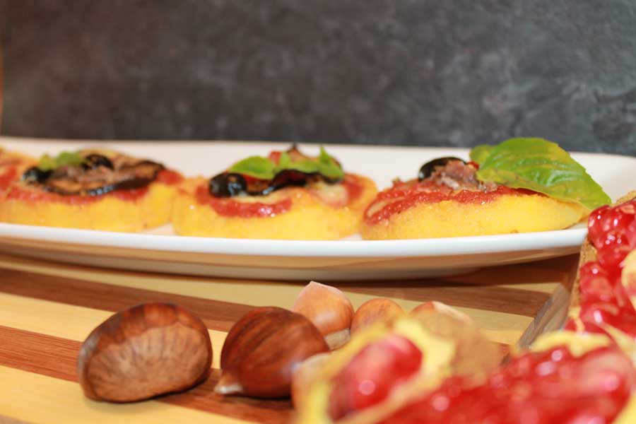 Ricetta pizzette di polenta con verdure e formaggi