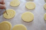 Ricetta bottoni di pasta frolla dell’unicorno con crema al burro multicolor