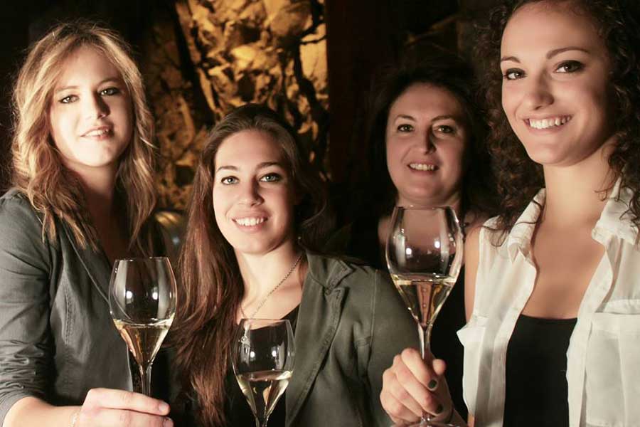 le donne di Villa Corniole