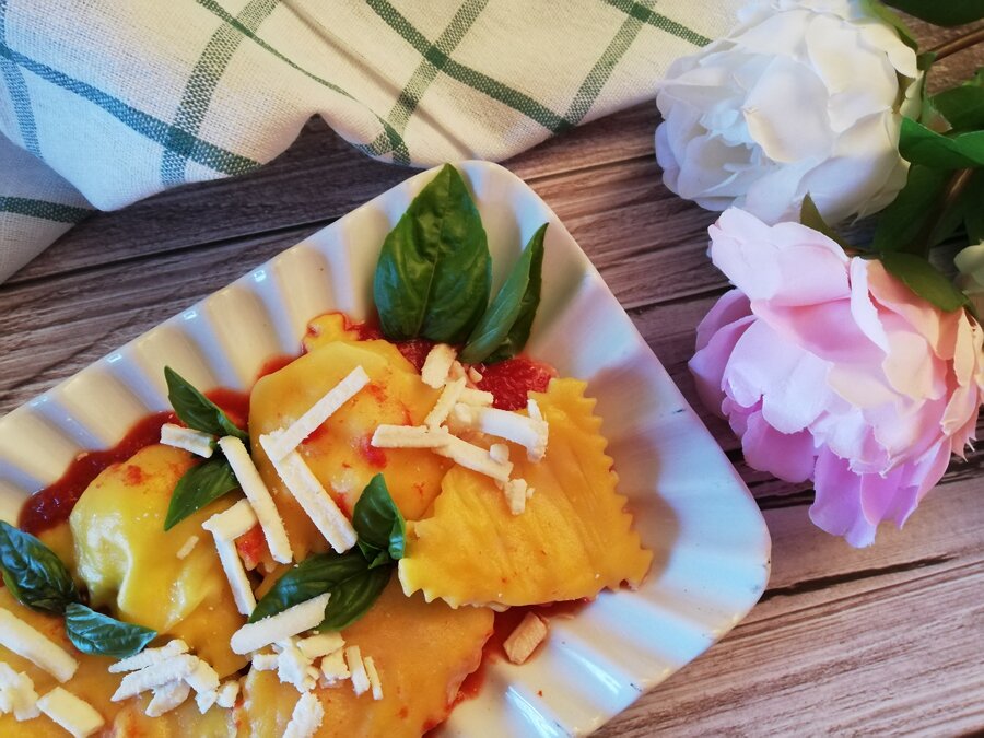 Ricetta ravioli ripieni salmone gamberetti e burrata